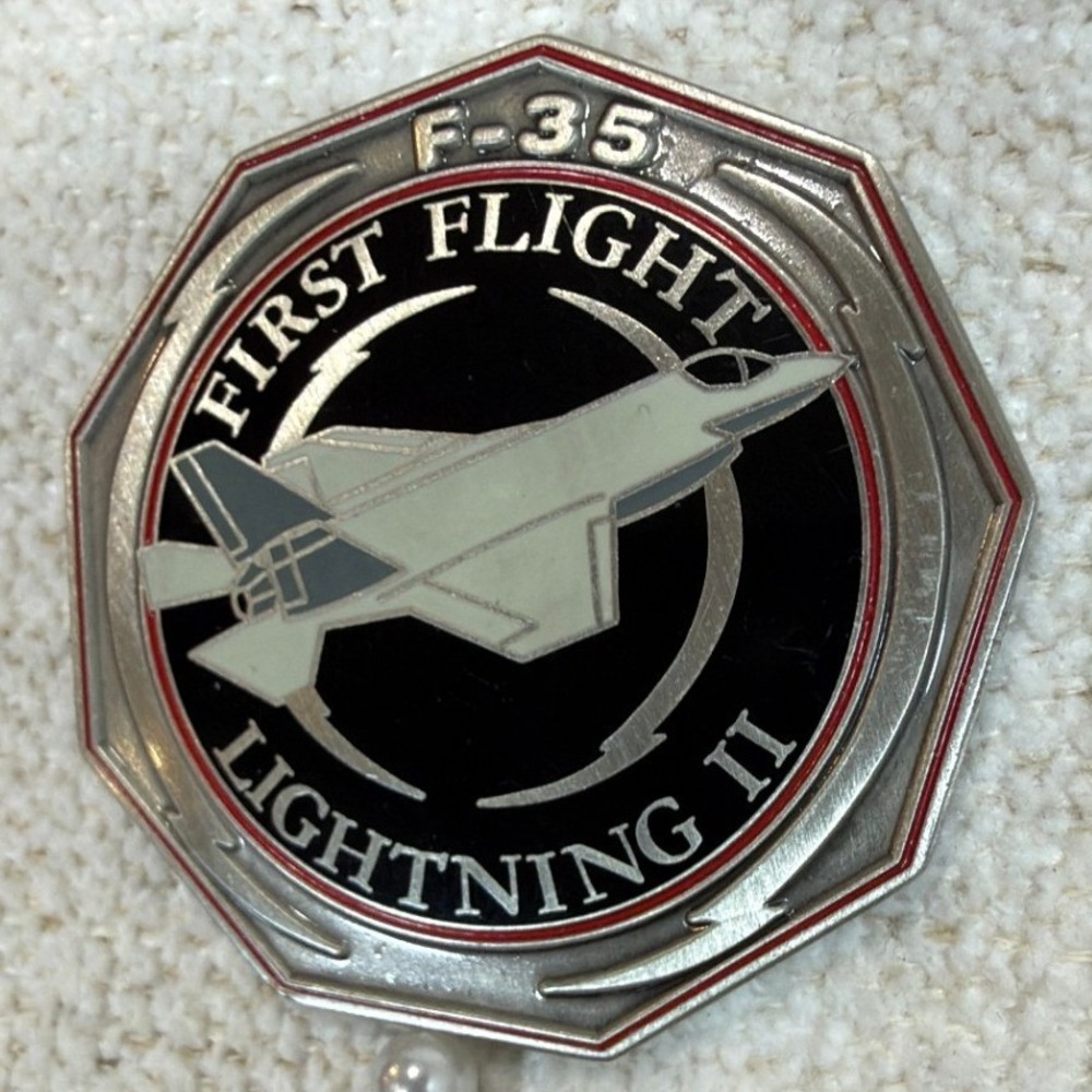 Lockheed Martin USAF F-35 Lightning II FIRST FLIGHT Challenge Coin Multi Flag - Picture 6 of 9